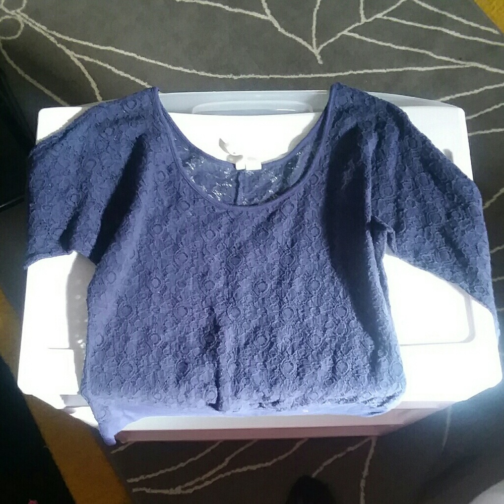 Crop top lace shirt with 3/4 sleaves